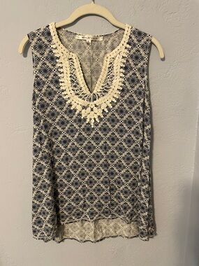 Max Studio Navy & Ivory Crochet-Trim Sleeveless Top